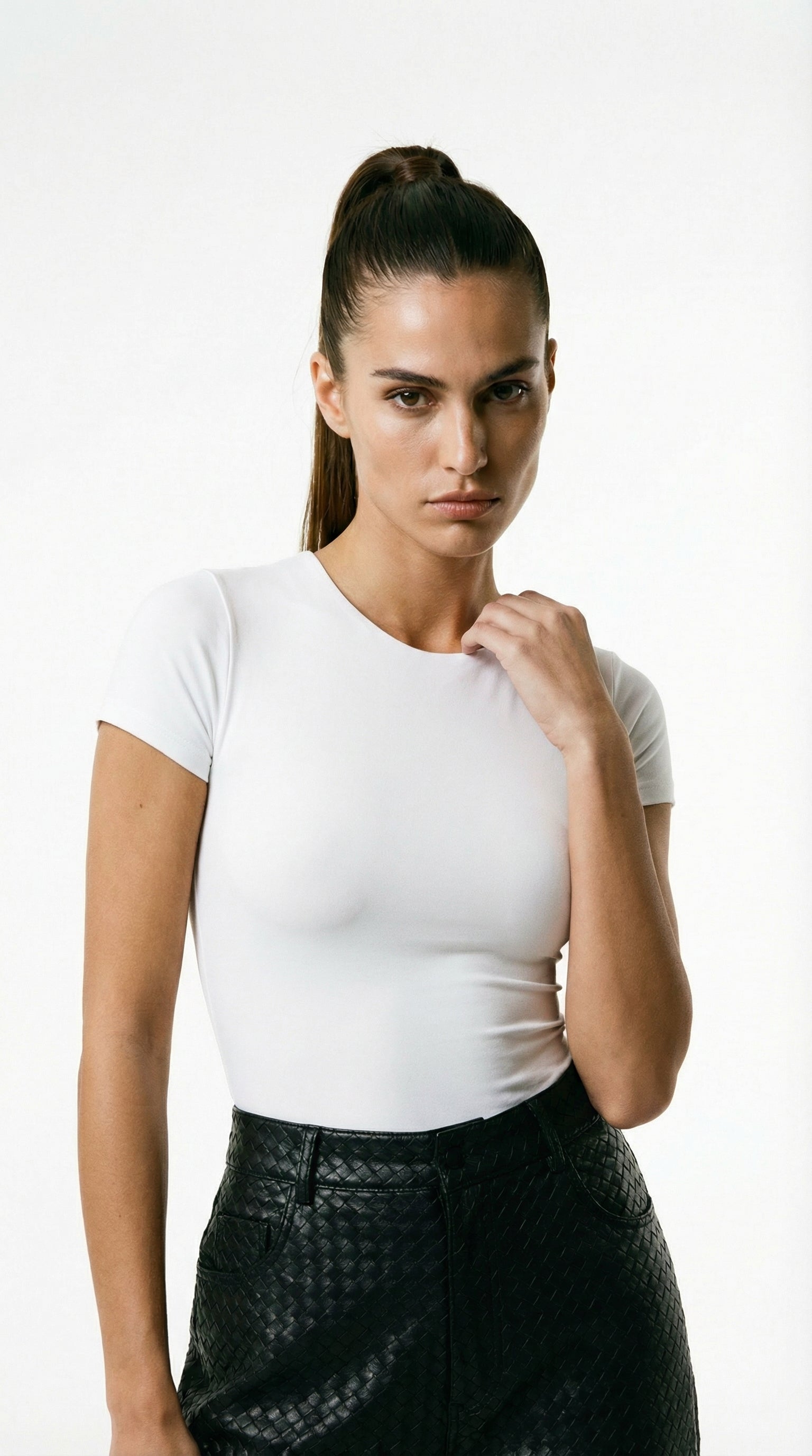 WHITE ROUND NECK BASIC TOP