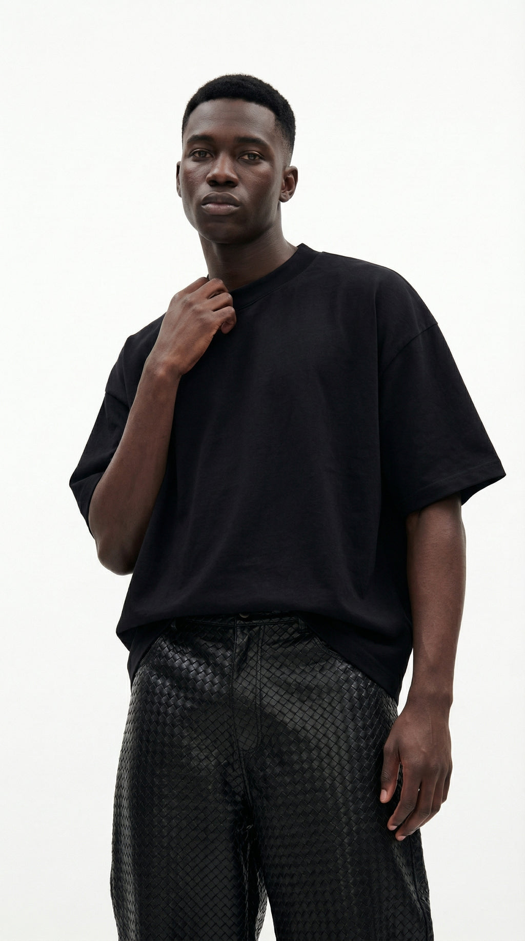 OVERSIZE BLACK HALF-SLEEVE T-SHIRT
