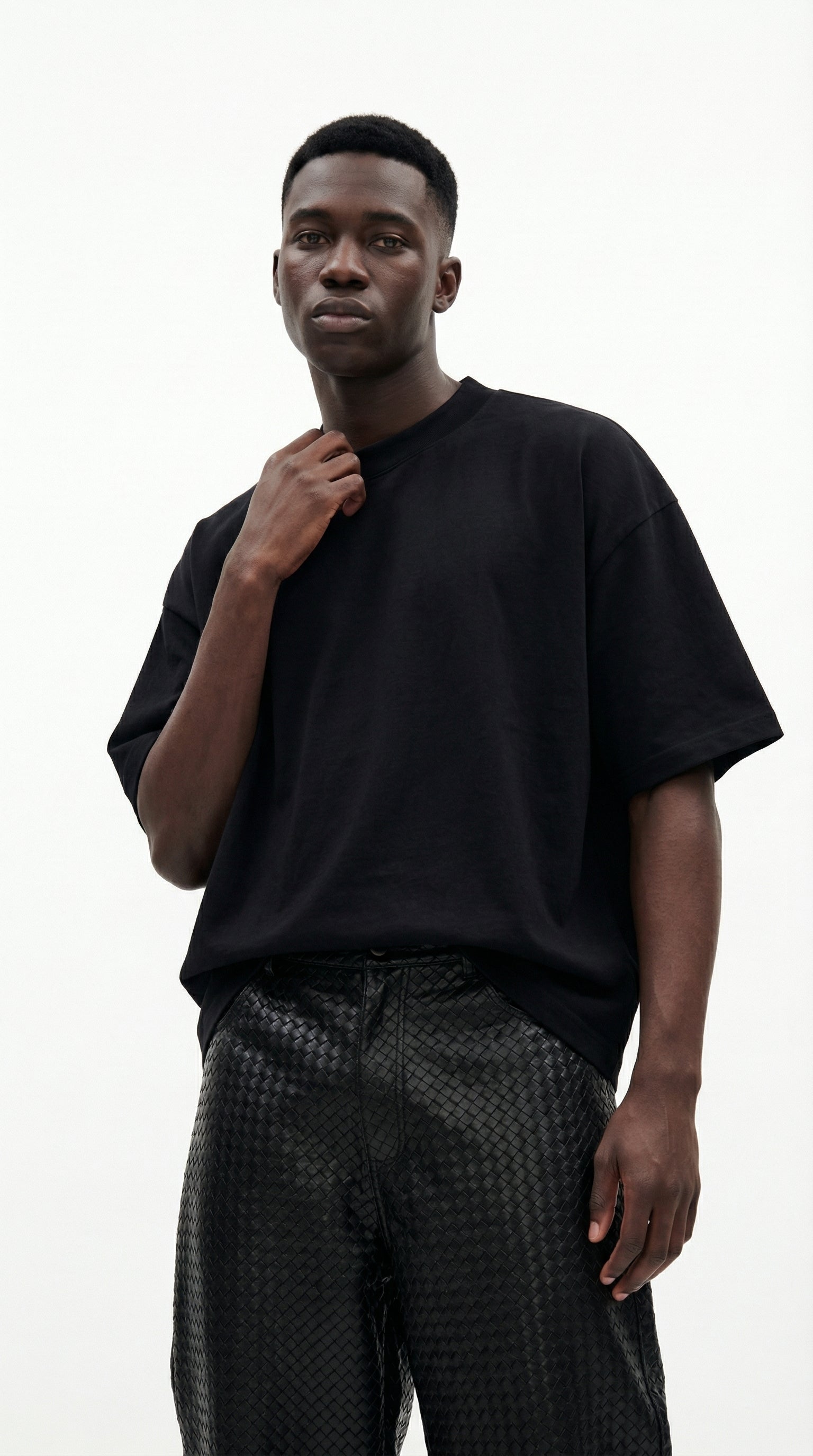 OVERSIZE BLACK HALF-SLEEVE T-SHIRT