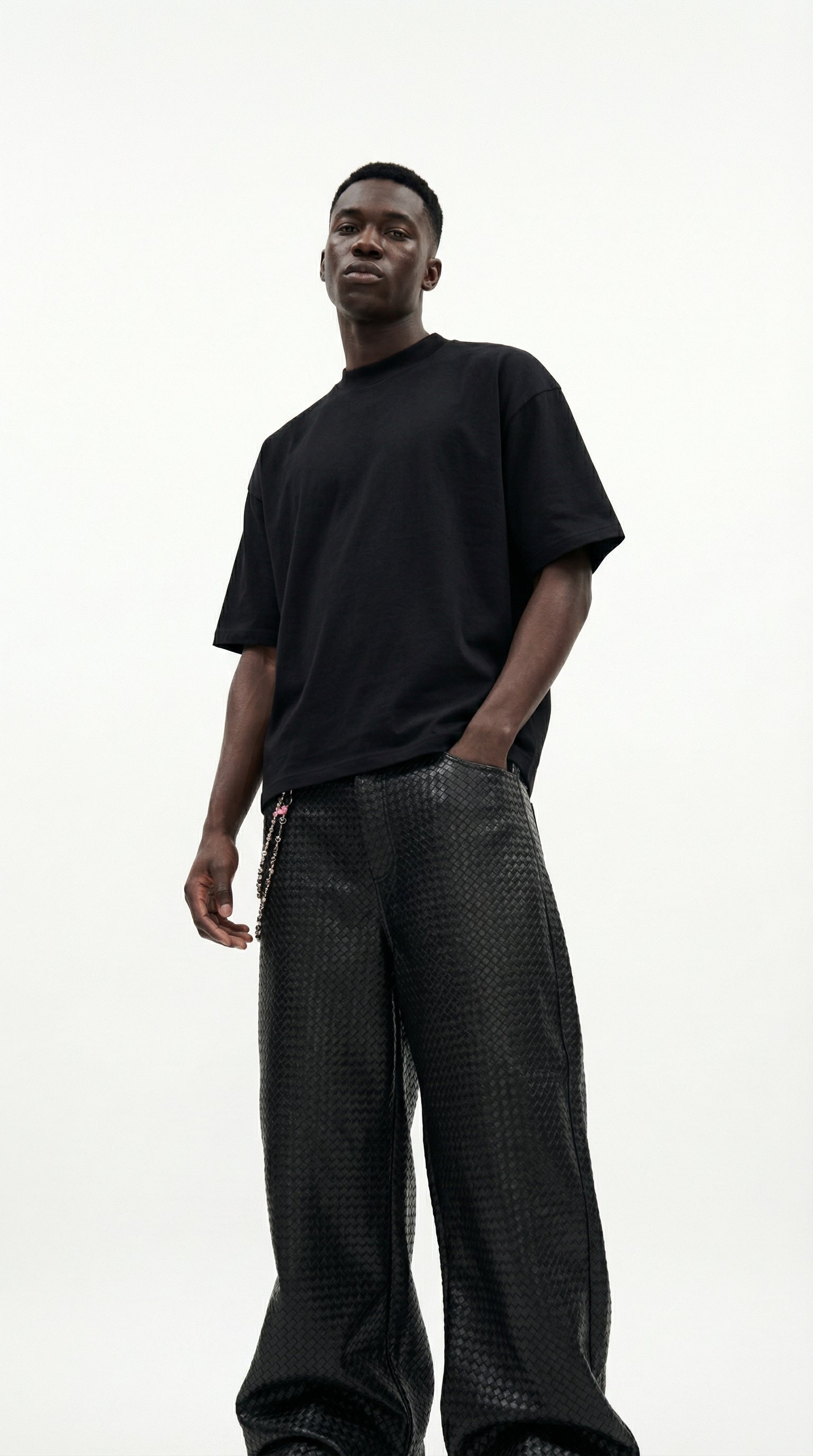 OVERSIZE BLACK HALF-SLEEVE T-SHIRT