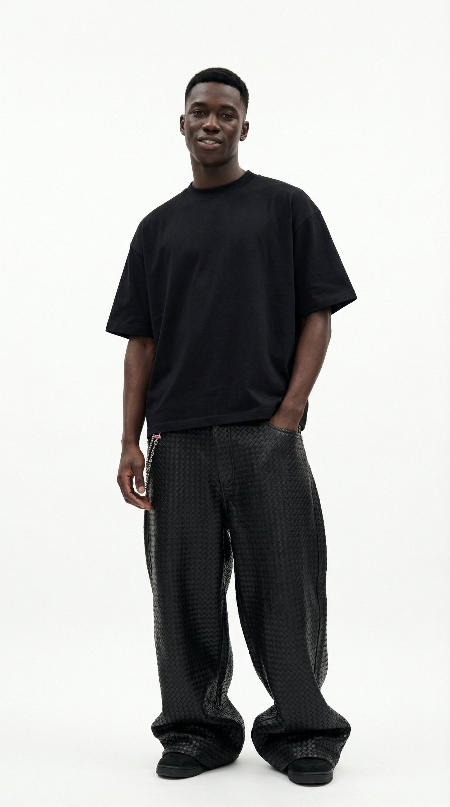 OVERSIZE BLACK HALF-SLEEVE T-SHIRT