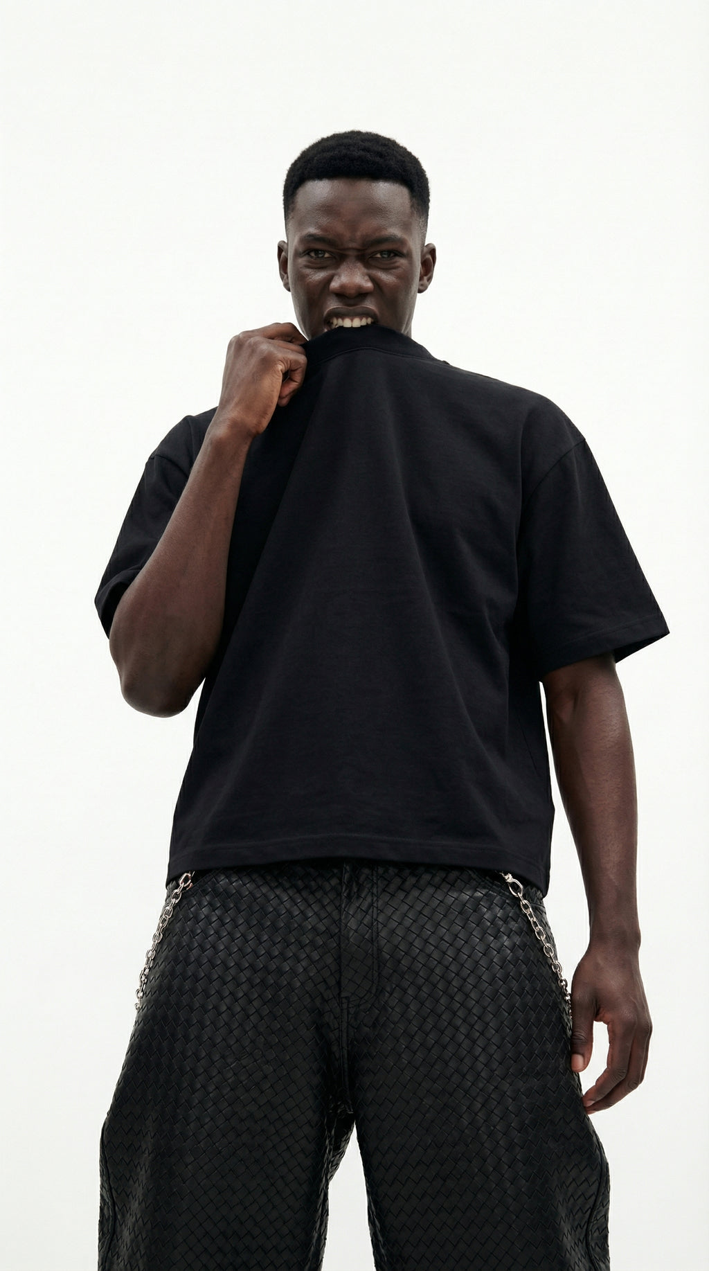 OVERSIZE BLACK HALF-SLEEVE T-SHIRT