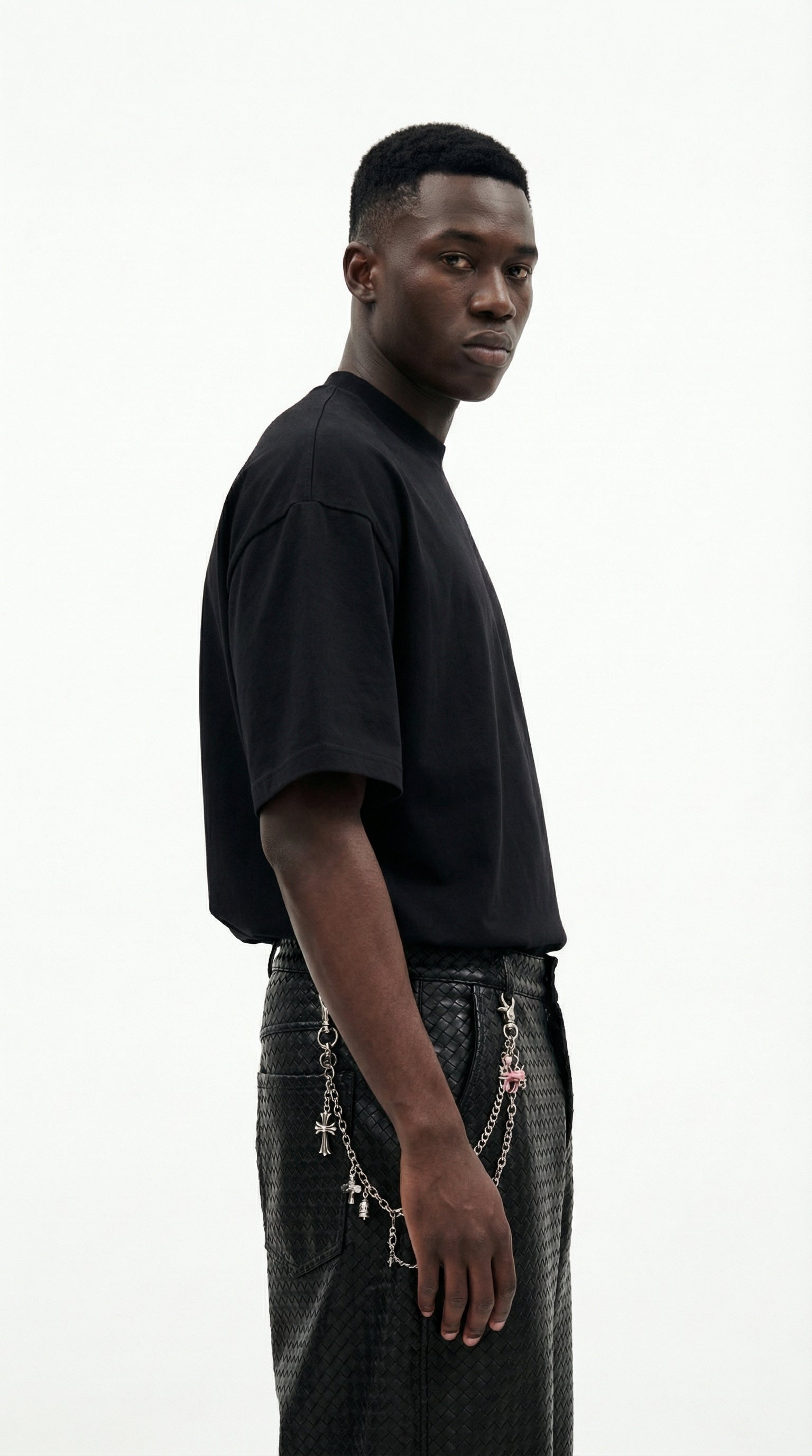 OVERSIZE BLACK HALF-SLEEVE T-SHIRT
